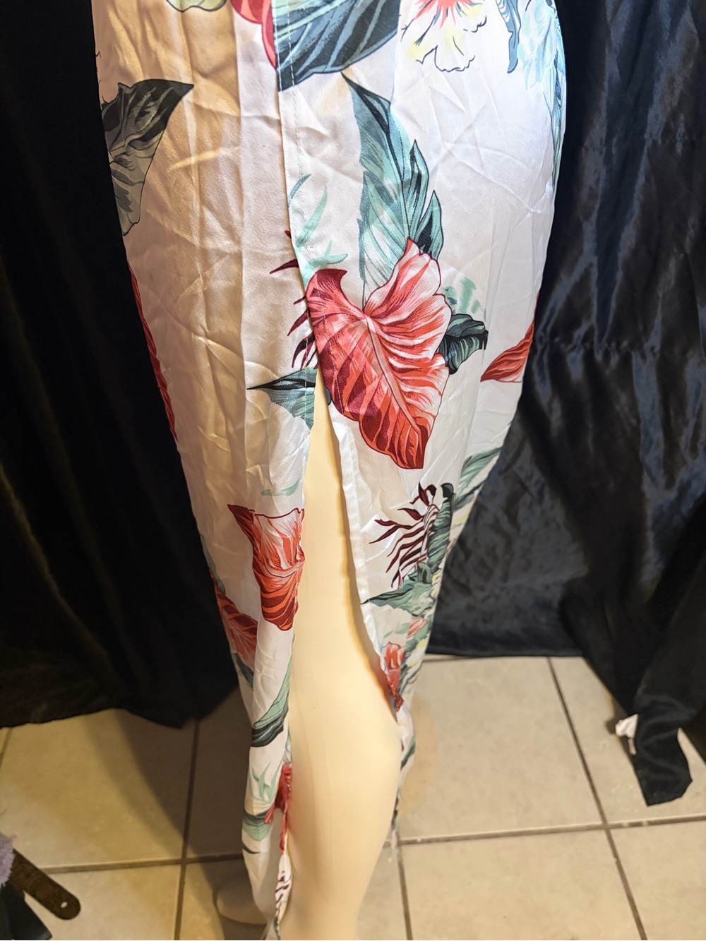 Boohoo White Tropical Print Wide-Leg Pants with Red Accent - Picture 2 of 4